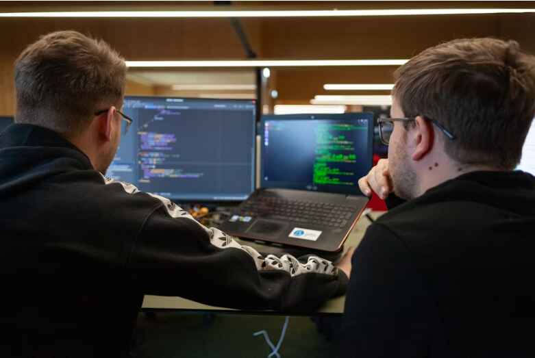 Custom_Software_Development_Apps_Global